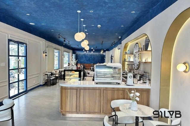 Astral Cafe & Patisserie gây ấn tượng với thiết kế độc đáo như dải ngân hà