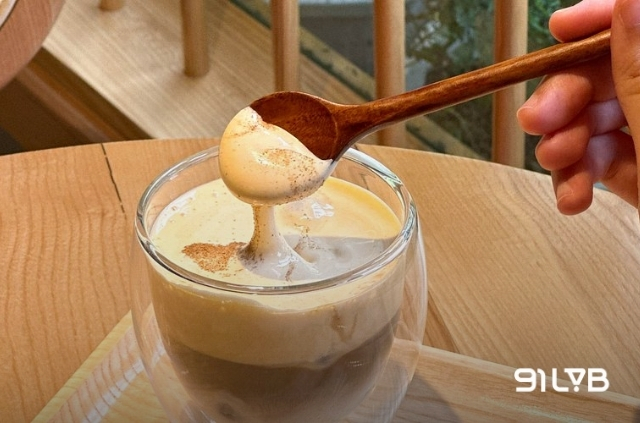 Hương vị cà phê trứng ở Sài Gòn thực tế sẽ thay đổi tùy thuộc vào định hướng của từng quán.