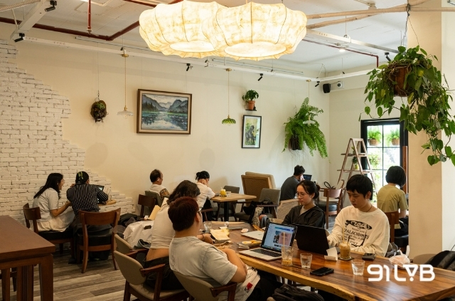 Lala Coffee & Tea là địa điểm quen thuộc của dân văn phòng quận 4