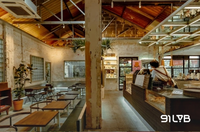 Quán cà phê quận 3 About Life Coffee theo đuổi phong cách thiết kế tối giản