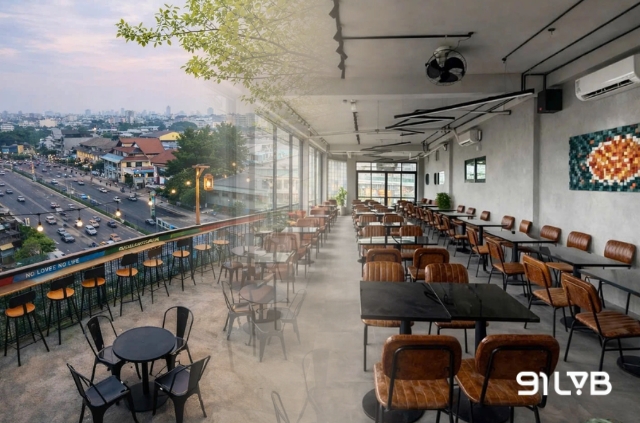 The CoCo hoạt động 24/7 cho phép bạn có thể ngắm nhìn thành phố chuyển động mọi thời điểm trong ngày
