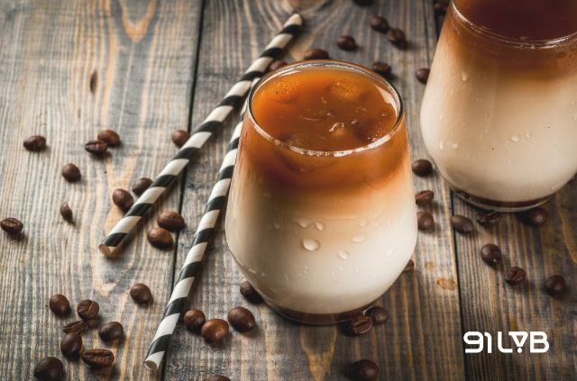 Caramel là điểm nhấn hoàn hảo cho ly bạc xỉu thêm phần đậm đà