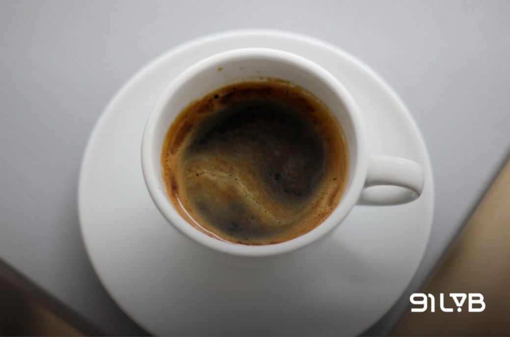 Hương vị của Americano có thể được mô tả là đậm đà nhưng êm dịu.