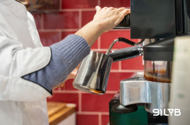 Máy pha cà phê Espresso chuyên dụng tích hợp vòi đánh sữa