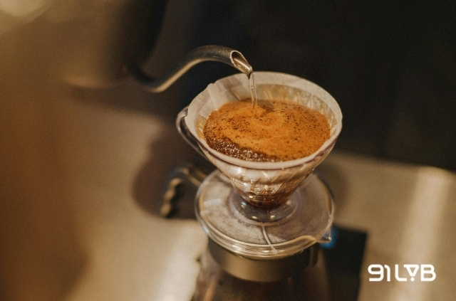 Pour over - phương pháp pha chế đại diện của làn sóng cà phê thứ Ba