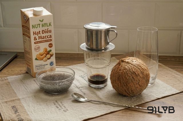 Cà phê dừa hạt chia hay cà phê sữa hạt hạt chia là các biến thể thú vị của cà phê hạt chia