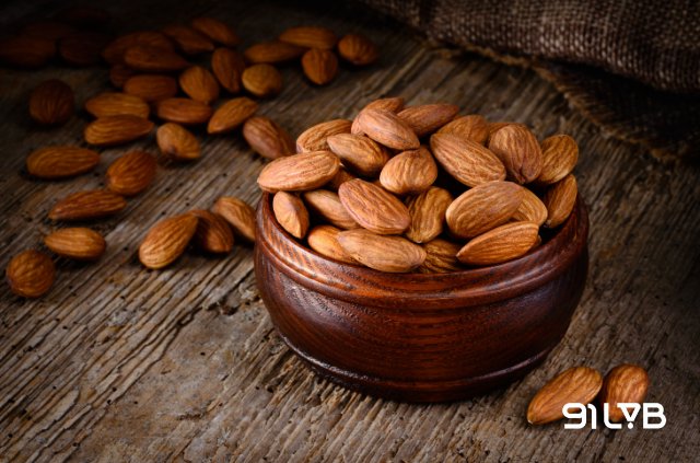 Sữa hạnh nhân là lựa chọn phù hợp cho người ăn chay hoặc người muốn giảm lượng sữa bò hàng ngày