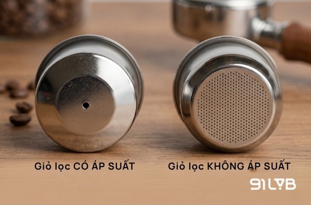 Bản có áp suất (một lỗ) và không áp suất (hàng trăm lỗ)